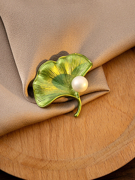 Verdant Grace – Pearl Botanical Brooch Collection
