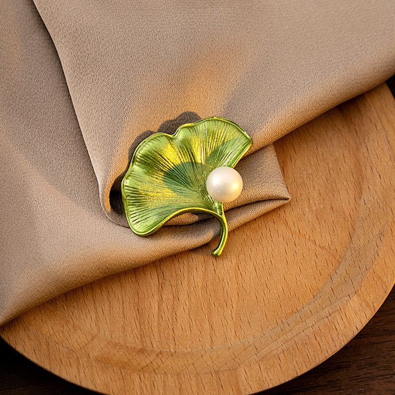 Verdant Grace – Pearl Botanical Brooch Collection