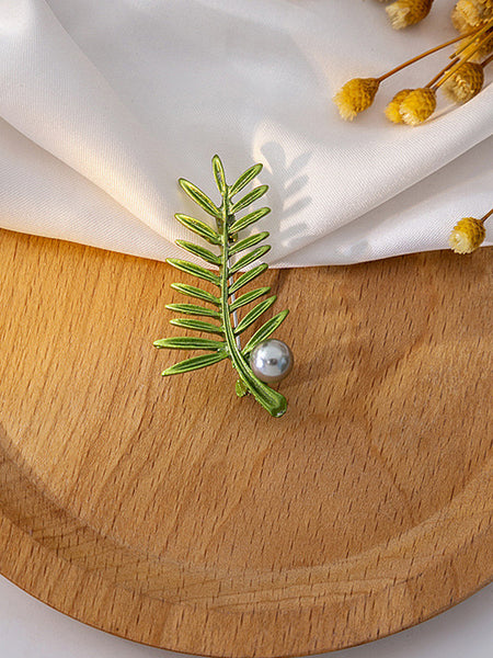 Verdant Grace – Pearl Botanical Brooch Collection