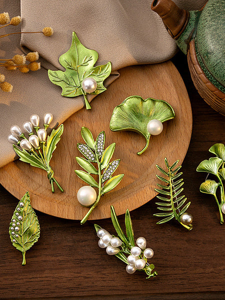 Verdant Grace – Pearl Botanical Brooch Collection