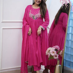 Flora-Embroidered Kurta pant dupatta